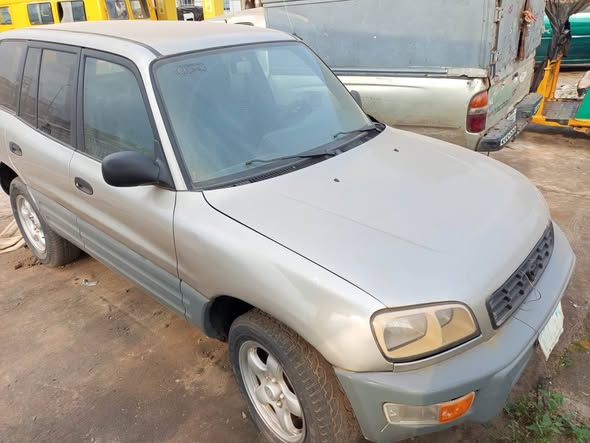 A picture of Toyota Rave 4