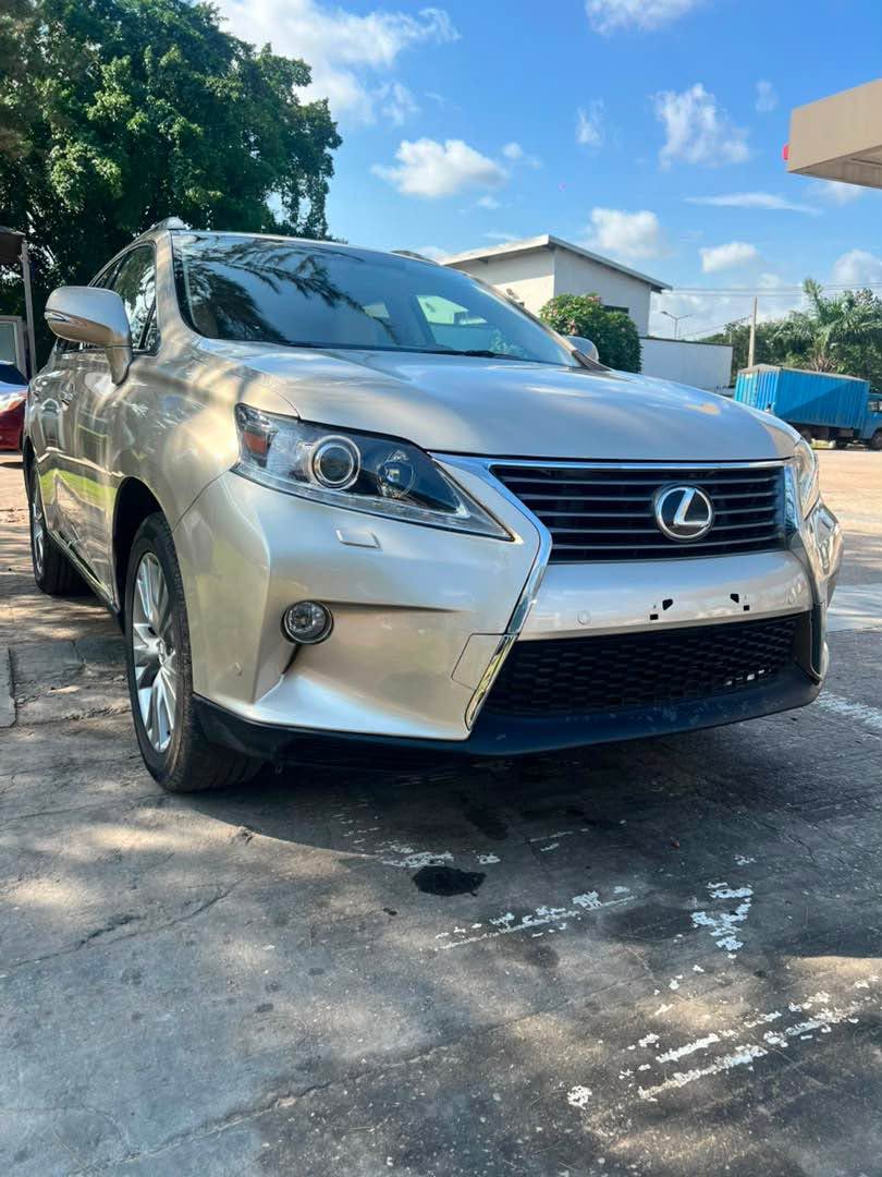 A picture of Distress Foreign used Lexus RX350