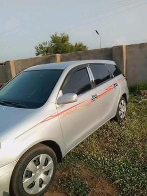 A picture of Toyota matrix 2005 model AC chilling well 3m Low fuel