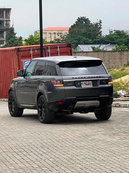 A picture of 2015 Range Rover Registered