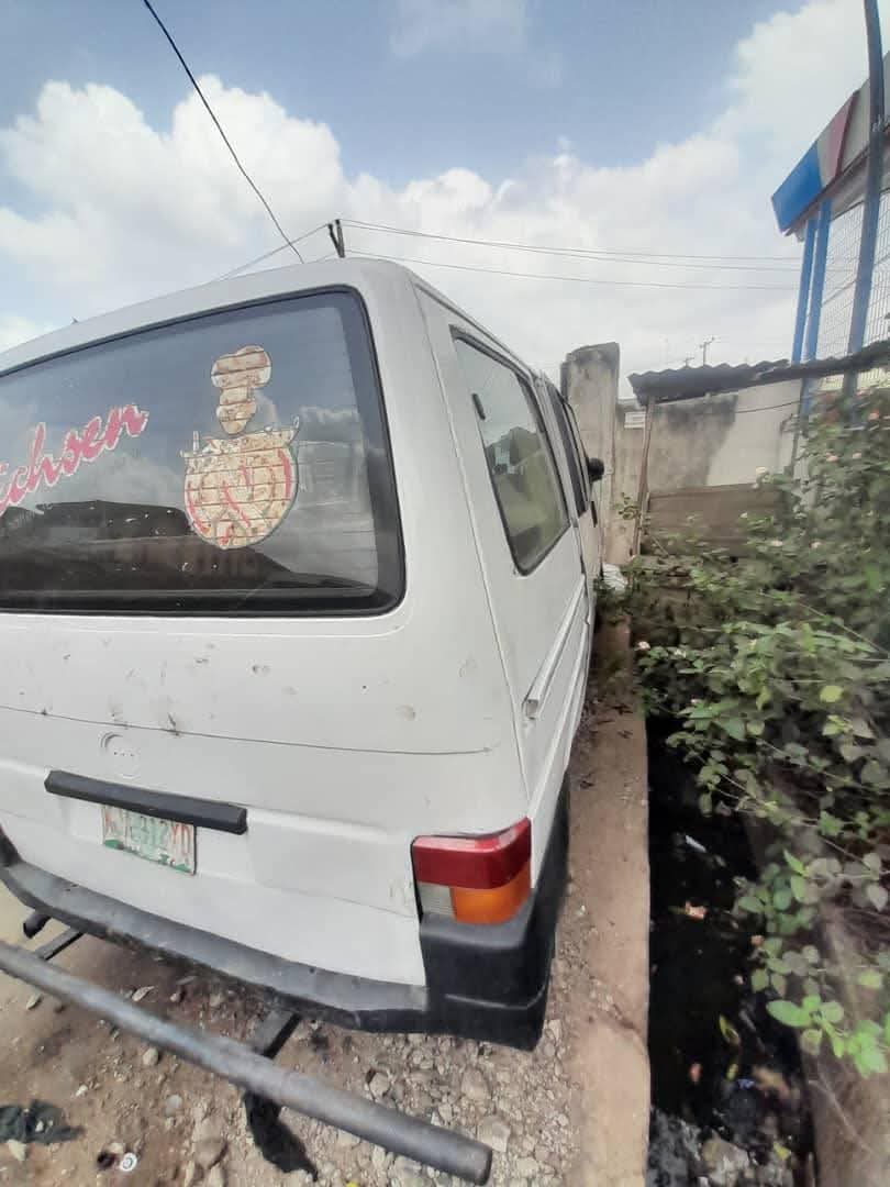 A picture of Volkswagen bus