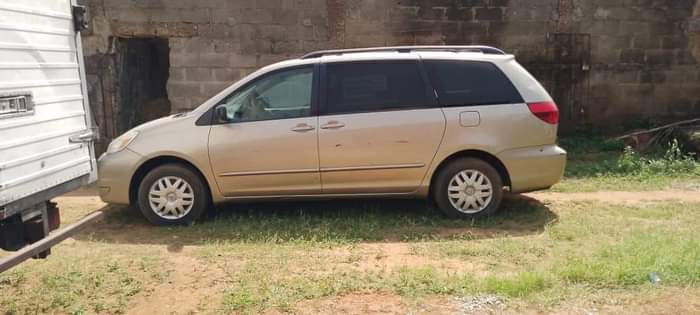 A picture of 2004 Toyota Sienna