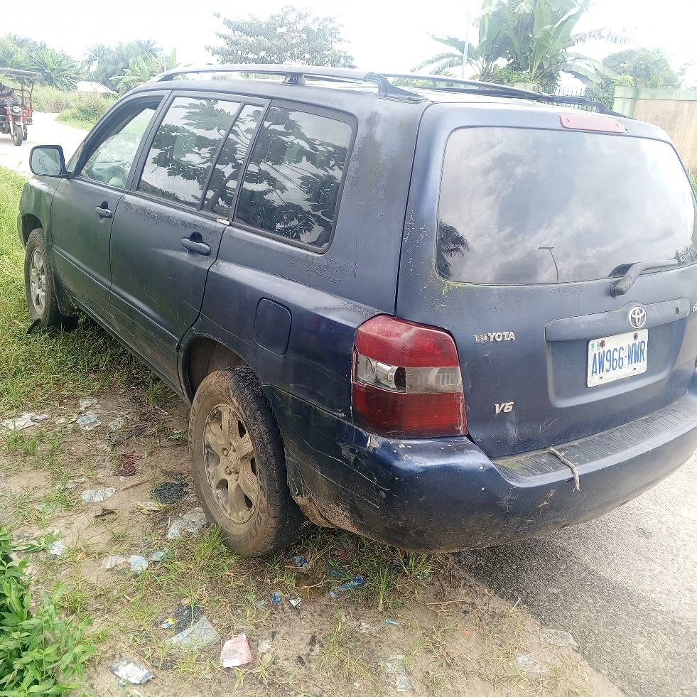 A picture of Toyota Highlander 04 model