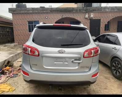 A picture of Hyundai santafe 2010