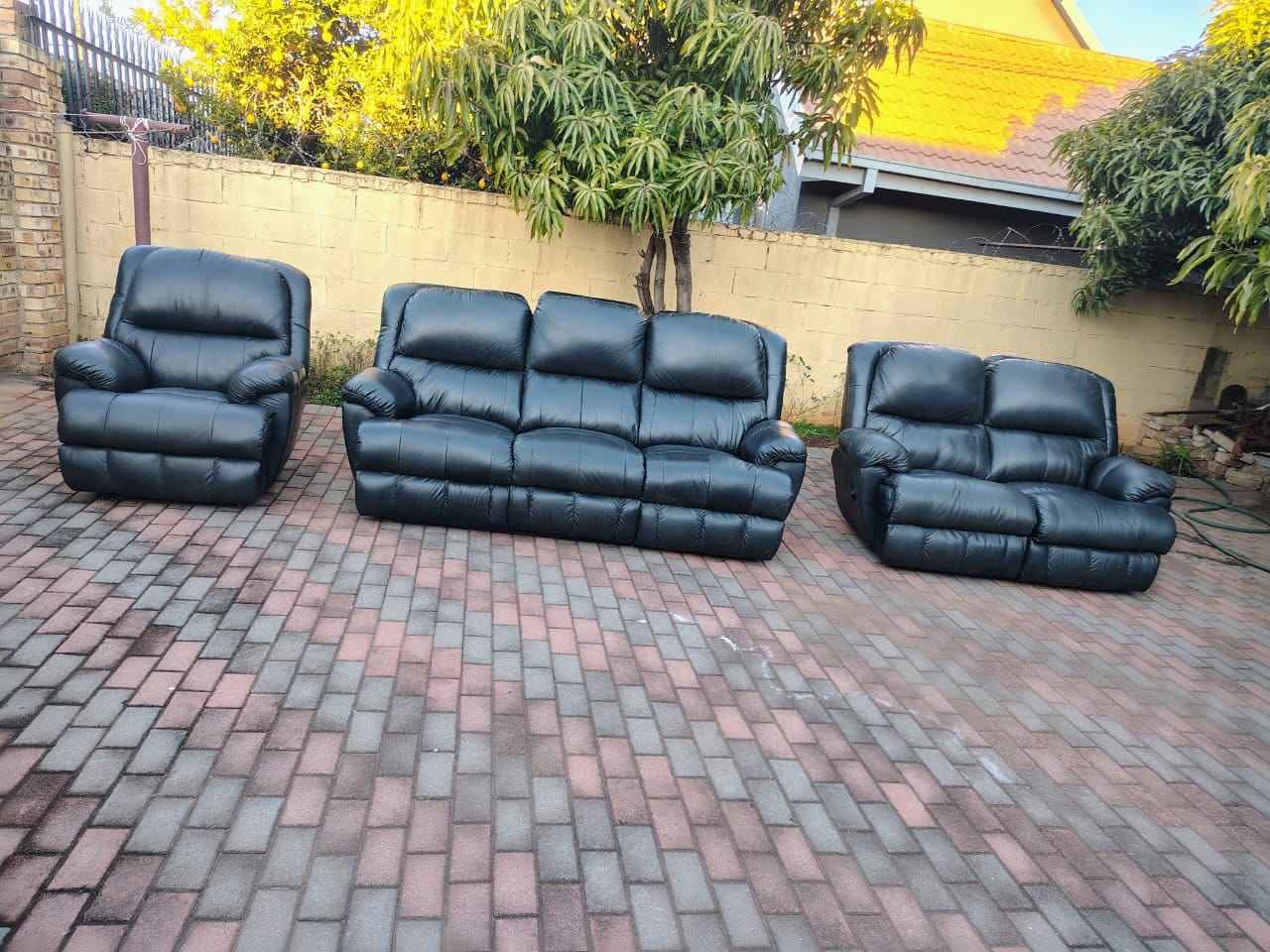 classifieds/furniture sofas