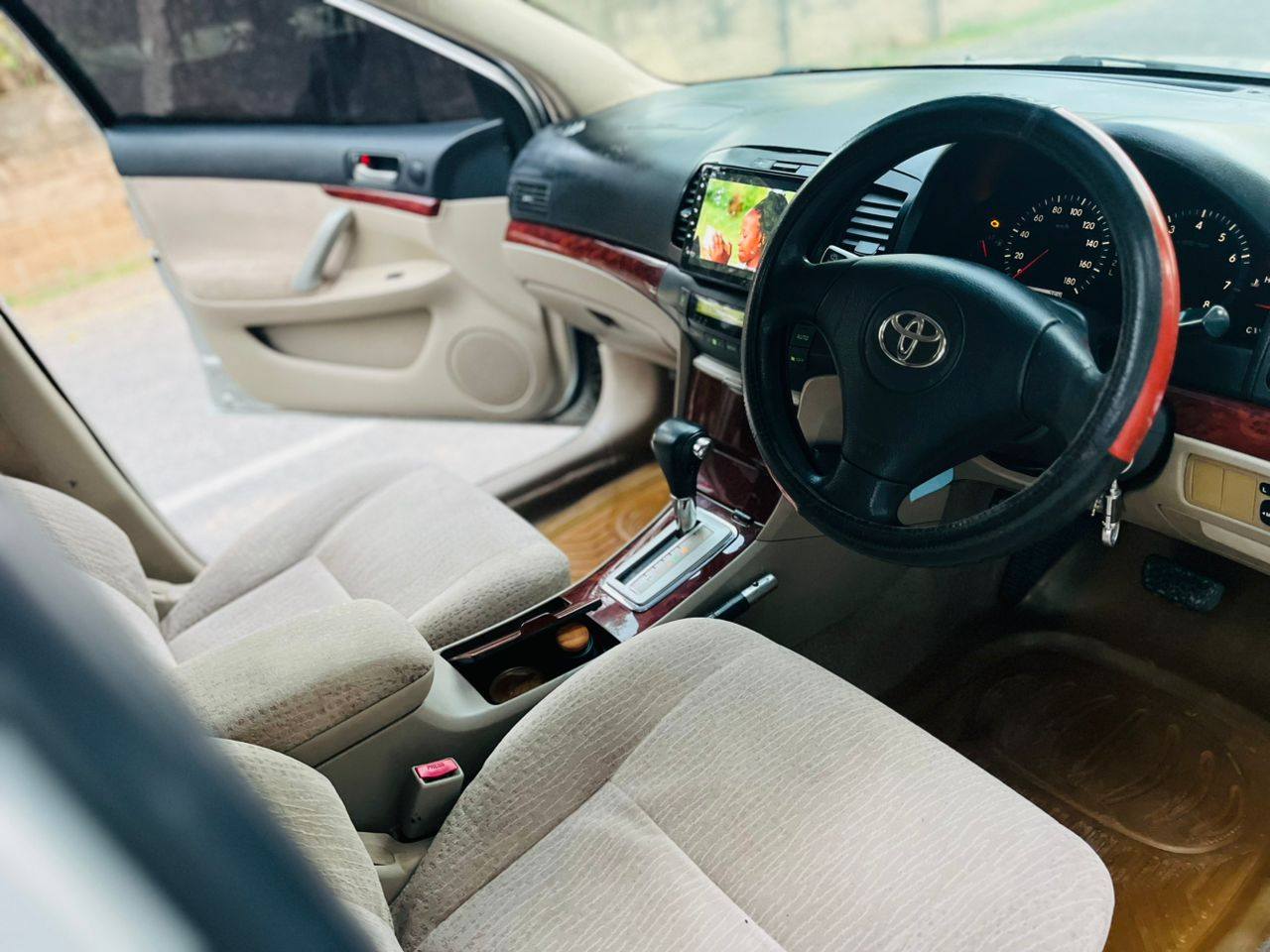 A picture of Toyota premio F