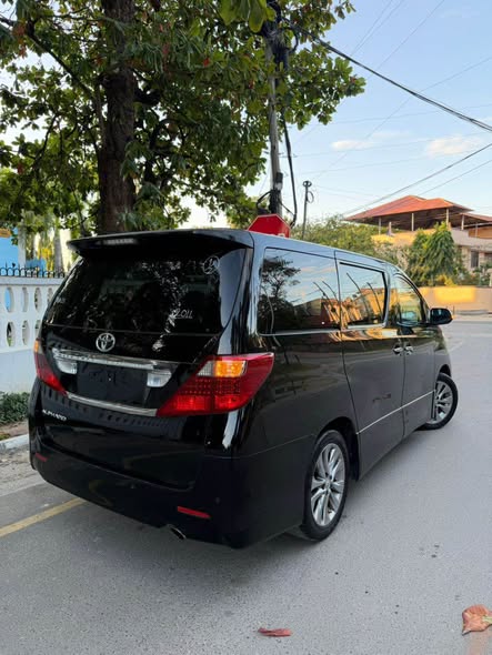 A picture of Toyota Alphard