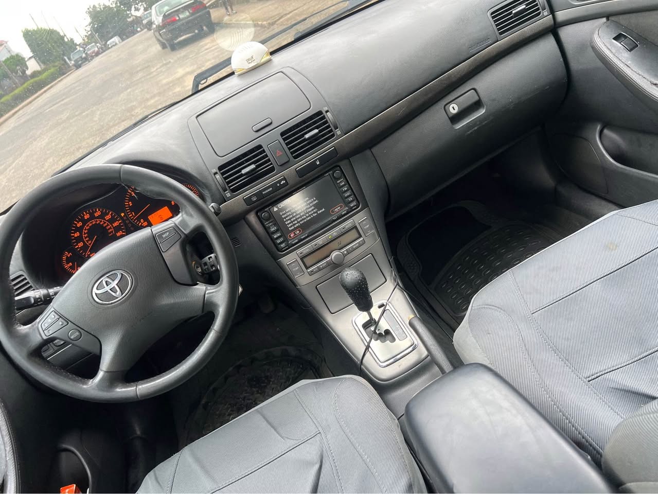 A picture of Toyota Avensis 2008