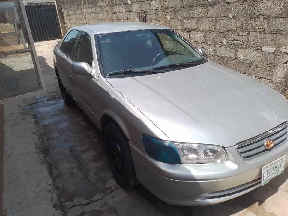 A picture of Toyota Camry 2000