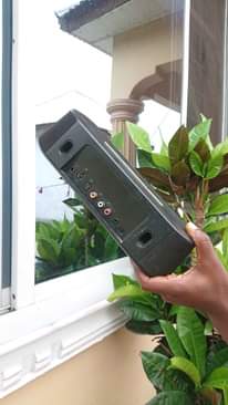 A picture of dungu bluetooth spika used toka UK kwa bei poa170 000