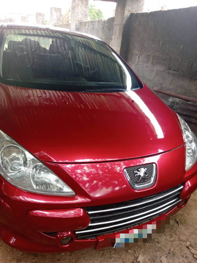 A picture of 307 peugeot
