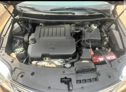 A picture of Toyota avalon 2015
