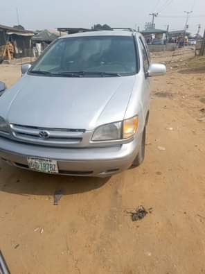 A picture of Toyota sienna Engine Gearbox Nothing to fix Just BUY DRIVE