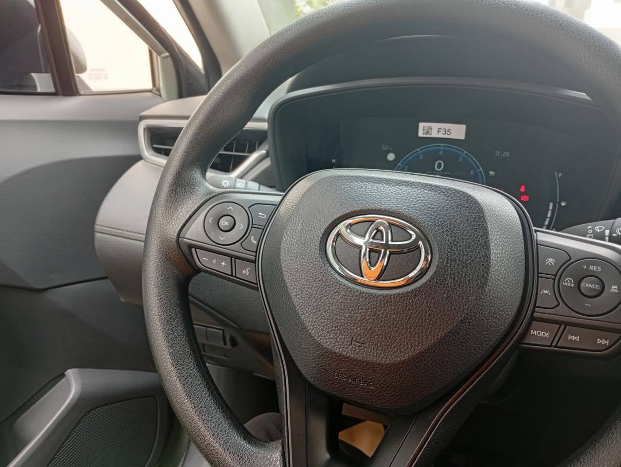 A picture of 2025 BRAND NEW TOYOTA CROSS. FULLEST OPTION 4PLUGS ENGINE. 58.5M