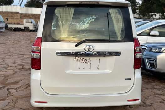 A picture of Toyota Noah 2011 model