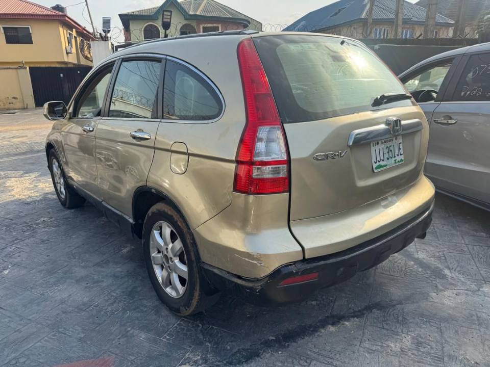 A picture of Honda CRV 2008 only body work