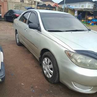 A picture of Toyota Camry 06 Nigeria used painted everything is working perfectly
