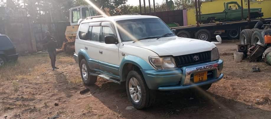 A picture of Prado milion 8.8 Ipo mwanza Manual Diesel 0784857610 kama_una_uza_gari_lako_nitumie