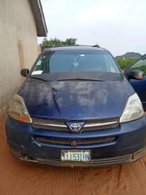 A picture of 2004 Toyota Sienna