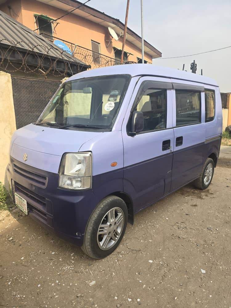 A picture of Private neatly used suzuki mini bus ready for grab 