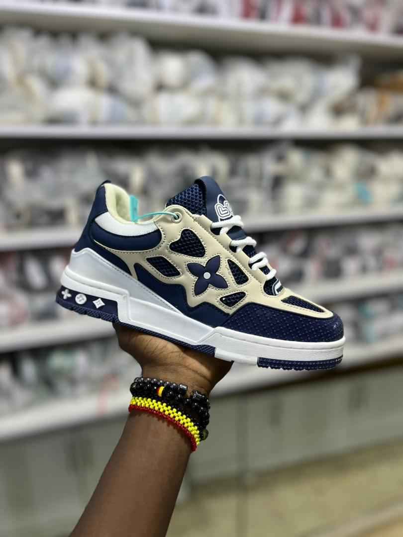 A picture of Sneakers original