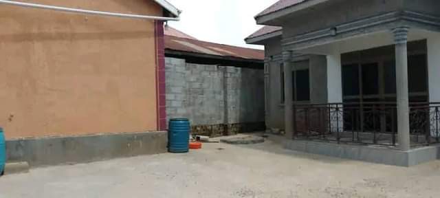 A picture of  BUSUUBUZI HOT DEAL House on quick sale It has