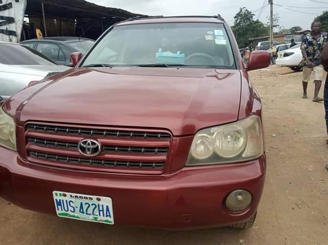A picture of Super clean Tokunbo standard 2004 Highlander