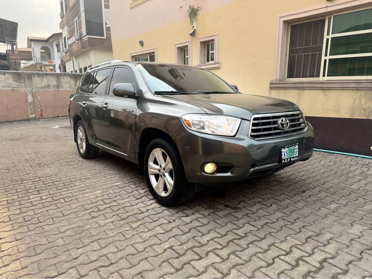 A picture of 2010 Toyota Highlander limited edition Sharp Naija use