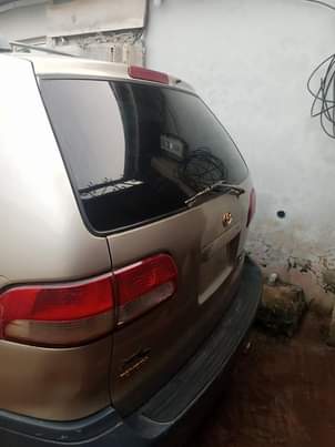A picture of Engine and gear in good condition only Ac need to