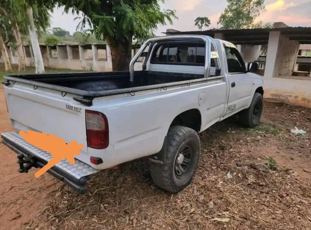used toyota hilux