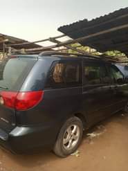 A picture of Sienna 2007 model toks standard location Owerri dealer market first