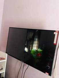 A picture of Nina uza tv nch 43 smart ime nyooka mno bei