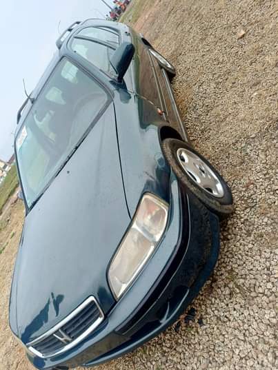 A picture of 2001 Honda Accord manual untempered engine and gear AC chilling