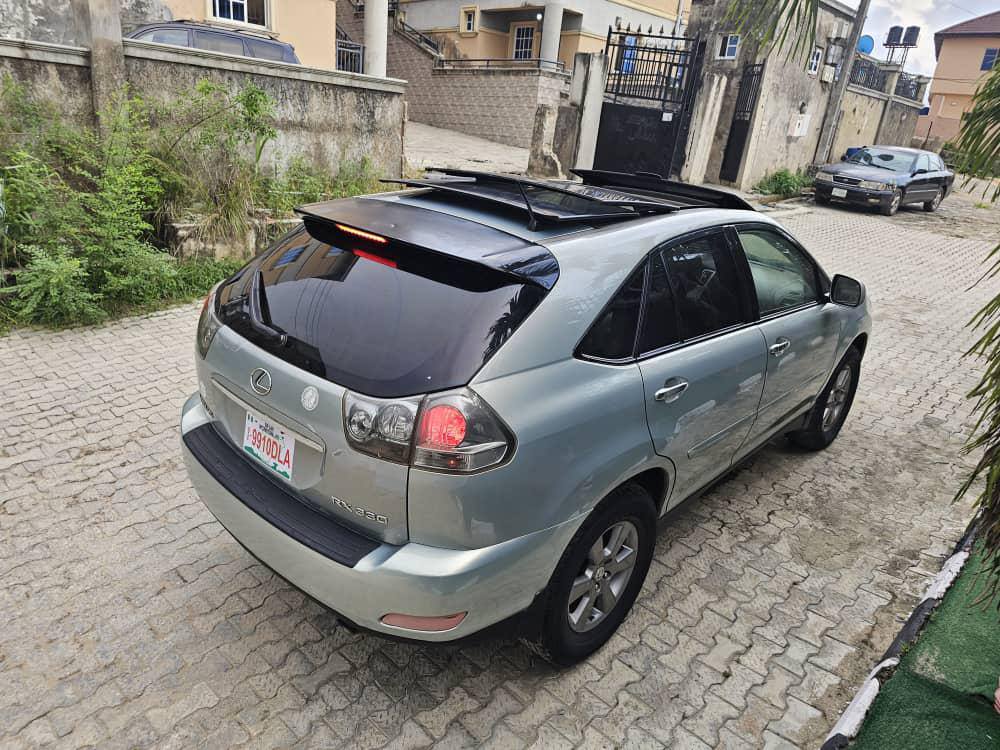 A picture of This is extremely clean lexus rx330 2004 model clean in