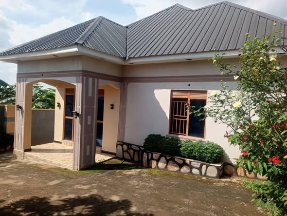 A picture of House on quick sale located at matugga bombo buyego It