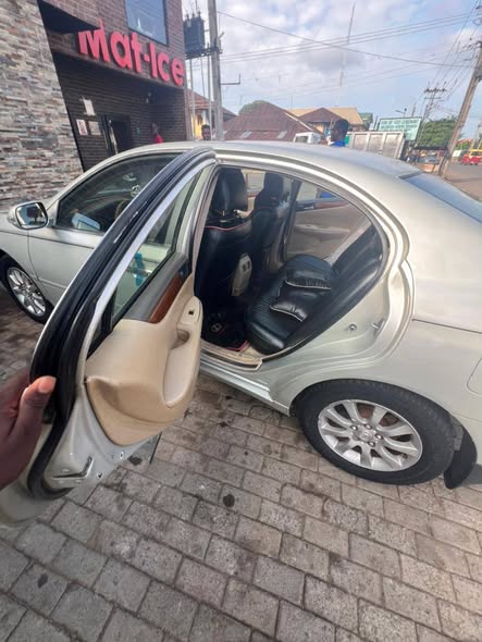 A picture of Lexus Es330