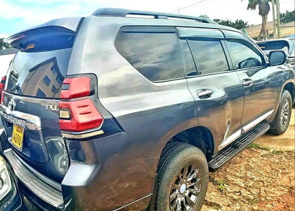 A picture of Landcruiser TXL 2015 for sale 125millions call 0755622807