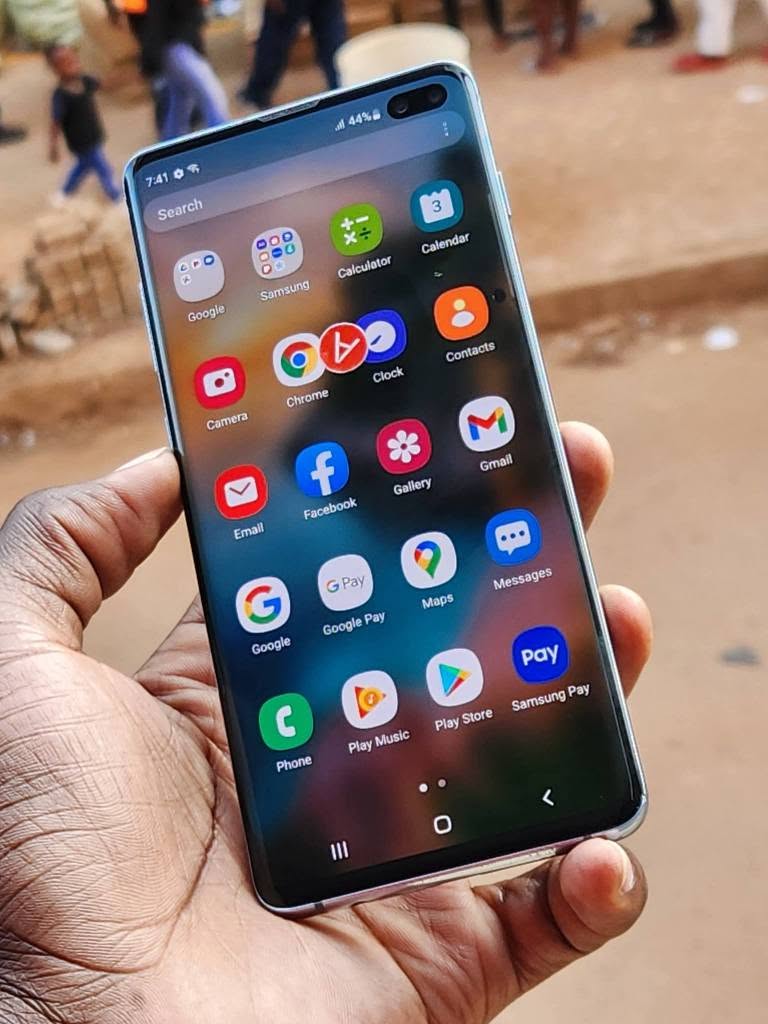 A picture of S10 plus at 150k full payment 128gb