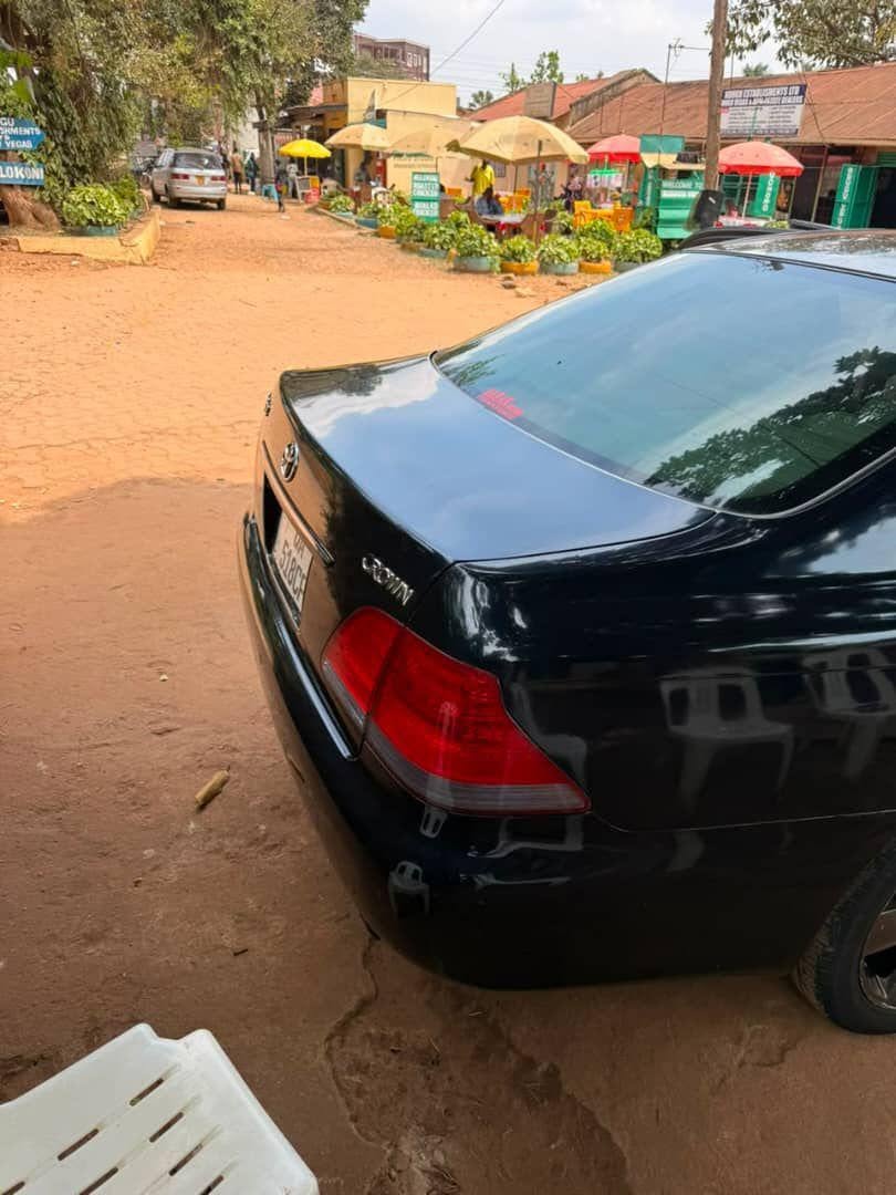 A picture of Toyota crown