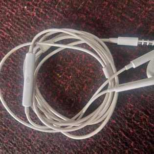 A picture of Original Uk used Earphones
