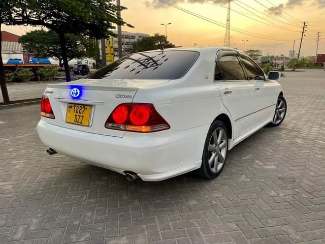 A picture of TOYOTA CROWN ATHLETE 
