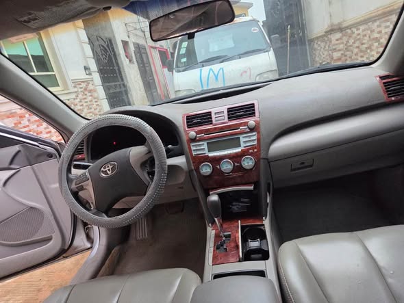 A picture of Toyota Camry 08