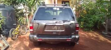 A picture of Nissan Pathfinder Jeep