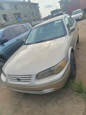 A picture of Regular Toyota Camry 2000 model