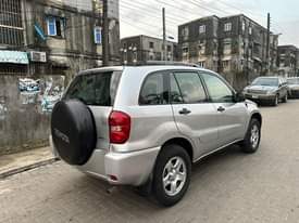 A picture of 2005 Toyota RAV4