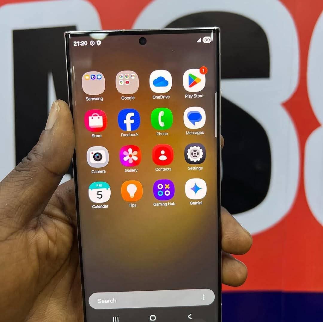 A picture of SAMSUNG GALAXY S23 ULTRA 5G. 1 350 000 256GB