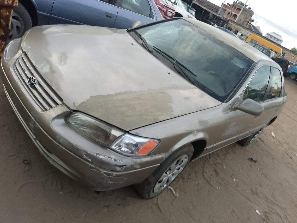 A picture of 2000 Toyota camry