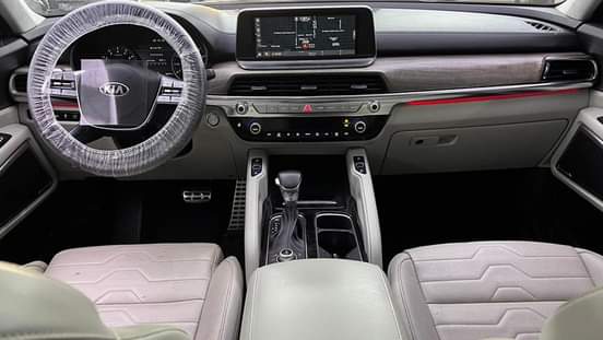 A picture of Kia Telluride SX 2021 for sale contact 971581753040