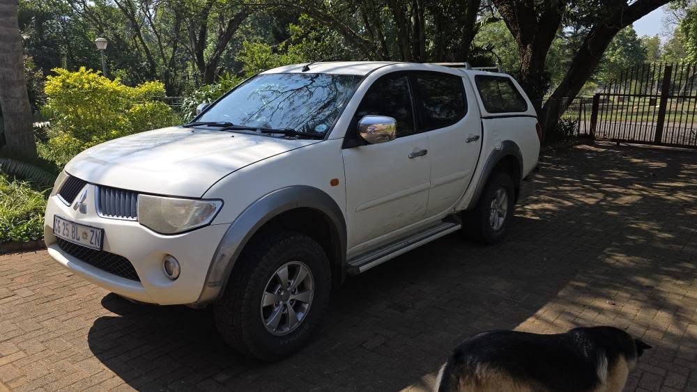 mitsubishi triton