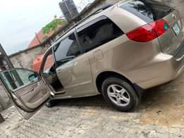 A picture of 2006 model Everything dey okay Owner s take home 4